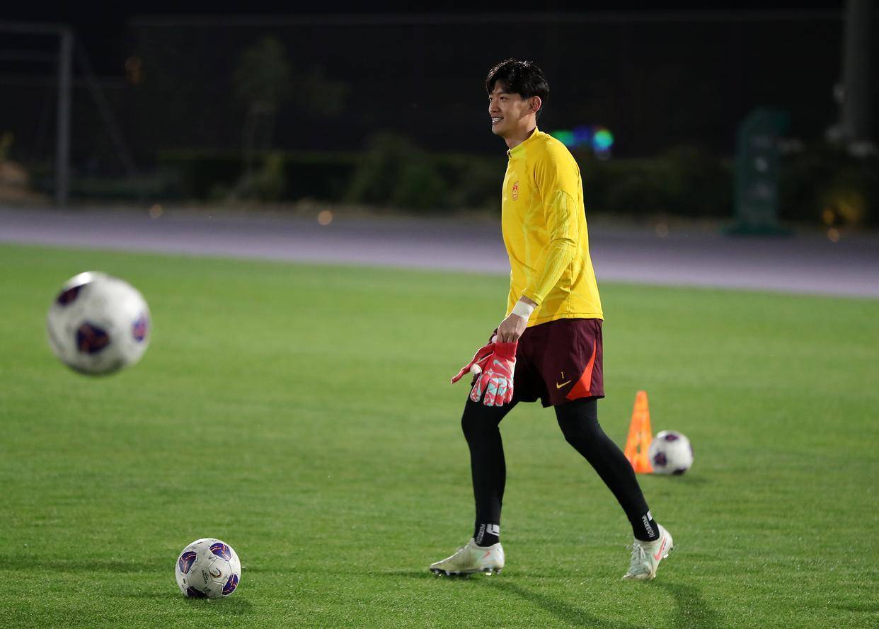 关于TheShy焦点对战，JackeyLove与70激战勇士分钟，出色发挥胜负难料！引发球迷热议的信息开云体育赛事直播